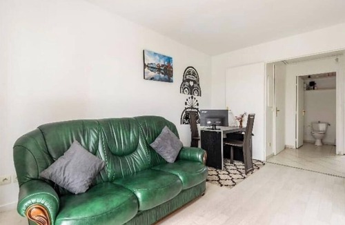 Pierrefitte-sur-Seine Apartment | Studio Appartment with Office,wifi,parking,balcony