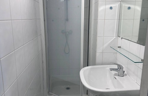 Quartier de la Roquette Apartment | Studio au Calme, Situé Dans une Cour Privée Sécurisée, en Plein Cœur de Paris