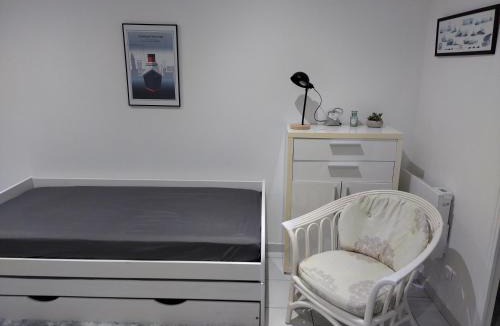 Saint-Charles du Port Apartment | studio charmant canapé lit Netflix Prime video wifi