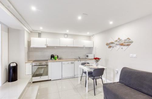 Les Stades Apartment | Studio cosy - 35m2 - Paris -Disneyland - Rer A