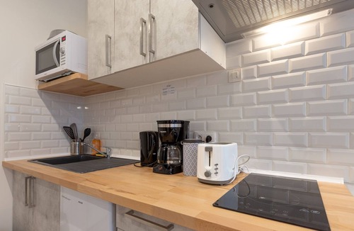 Saint-Quentin Apartment | Studio-Deluxe-Ensuite with Bath