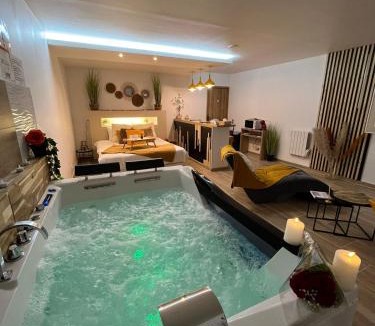 La Bassee Bed & Breakfast | Studio Design Cocon SPA privé à deux pas de Lille