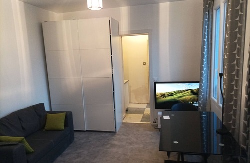 Gennevilliers Apartment | Studio in the center of Gennevilliers village