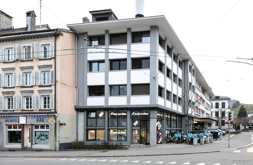 St. Gallen Apartment | Studio modern red (3) with shower (plus kitchen for shared use)