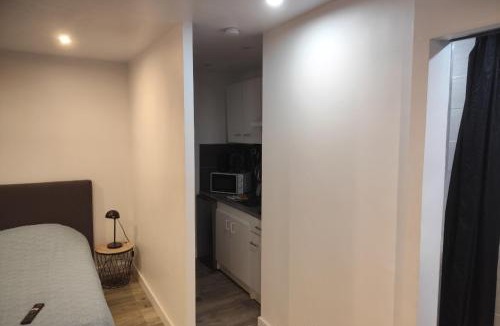 Herin Apartment | Studio Plain pied avec terrasse couverte 20m wifi et smart tv