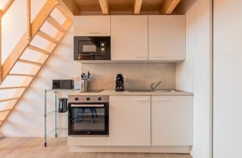Annappes Apartment | Studio pour deux en mezzanine avec petit balcon