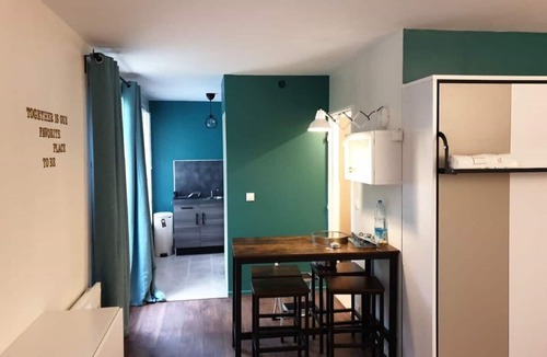 Noisy-sur-Ecole Apartment | Studio sleeping up to 4 in Forêt des 3 Pignons