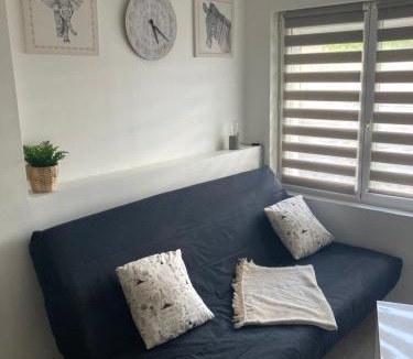 Cappelle-la-Grande Apartment | Studio tout équipé au calme