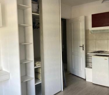 Cappelle-la-Grande Apartment | Studio tout équipé au calme