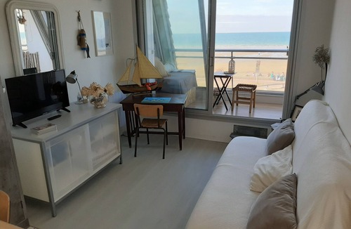 Colleville-Montgomery Apartment | Studio with sea view in residence