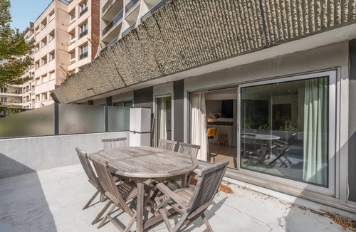 Saint-Maurice Pellevoisin Apartment | Studio with terrace near tramway + parking