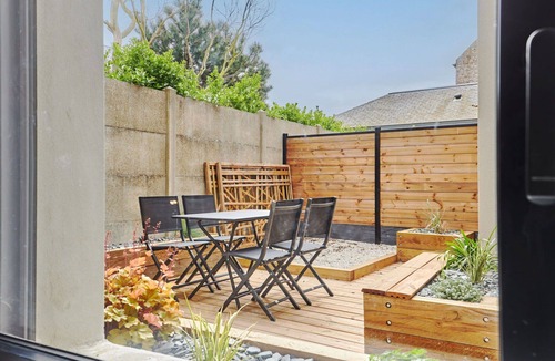 (le) Mesnil Hue House | Stunning private villa for 5 people with WIFI, TV, patio and pets allowed