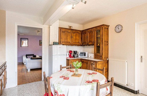 Mesnieres-en-Bray House | Stunning private villa for 4 guests with WIFI, TV, terrace and pets allowed