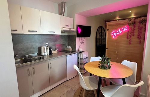 Esbly House | Suite 110 : Jacuzzi & Sauna Privatisé Avec Suite
