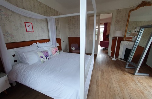 Saint-Honore-les-Bains Bed & Breakfast | Suite 56 m2 "belle Époque" Petit Déjeuner Compris Pour les Amoureux de la Nature