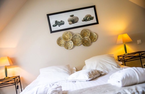 Saint-Wambert-des-Trois-Vallees Bed & Breakfast | Suite "Piscine" 2-3pers with breakfasts, private swimming pool and access to the SPA