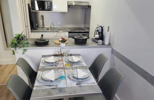 Faubourg de l'Arche Apartment | Suite Prestige Paris-La Défense Balcony-Terrace
