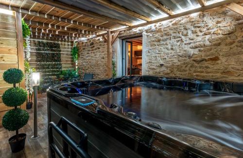 Pezarches House | Suite SPAtio - Jacuzzi Privé - 20min Disneyland PARIS