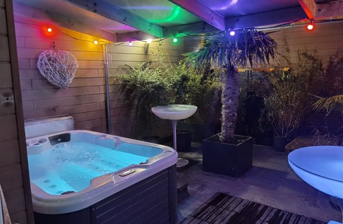 Tourcoing House | Suite with jacuzzi - Thailand Garden