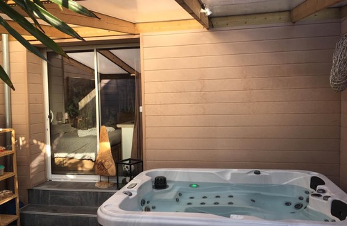 Tourcoing House | Suite with jacuzzi - Thailand Garden