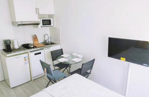 Parchamp–Albert Kahn Apartment | SUNNY Studio 2 steps from metro