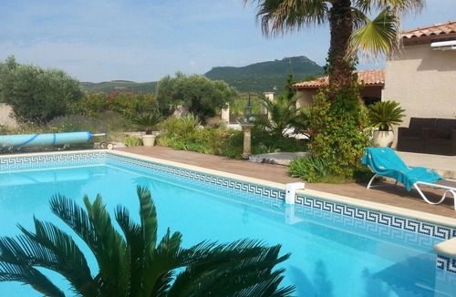 Montpeyroux Villa | Superb villa with large swimming pool, views of vineyards and mountains