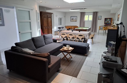 Seclin Apartment | Superbe Appartement de 200m2,10 Pers, 3 Chambres, Jeux , Cuisine Pour les Pros