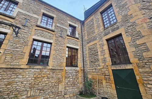 Sedan House | Suspended time