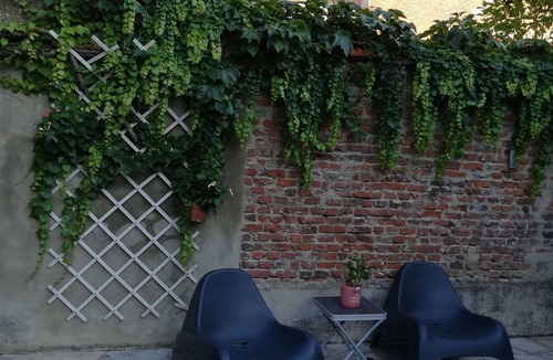 La Fere House | Sweet Garden House with a lovely garden