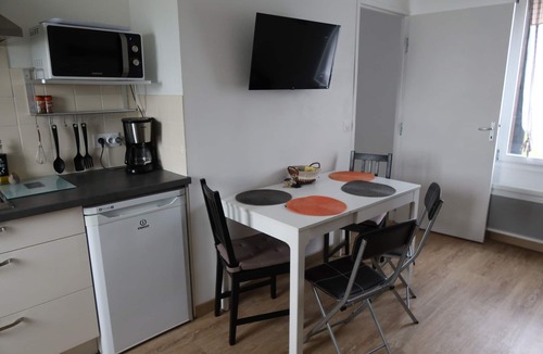 Quincampoix Apartment | T2 in the center of the village, 13kms from Rouen