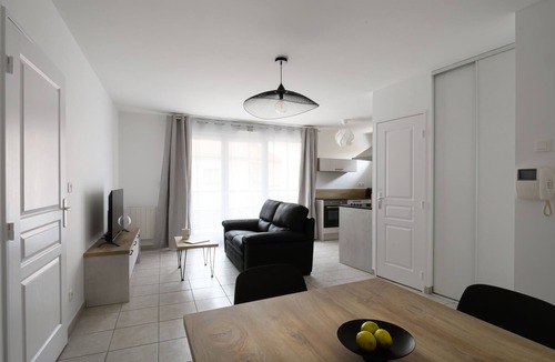 La Demi - Lune Apartment | T2 Meublé Avec Parking Tout Compris Coeur Tassin