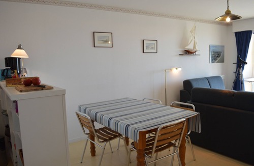 Le Crotoy Apartment | T3 apartment with neat decoration, with unobstructed view of the bay