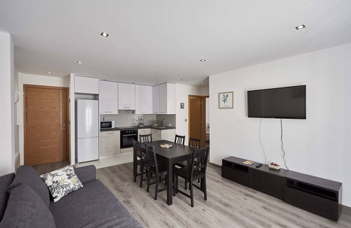 Le Pin House | T3 R+1 APARTMENT, SLEEPS 6, QUIET LOCATION