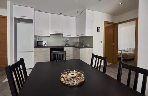 Le Pin House | T3 R+1 APARTMENT, SLEEPS 6, QUIET LOCATION