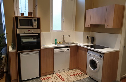 Reims City Centre Apartment | Terrace -3 bedrooms - 100 m2- city center - with secure parking possibility