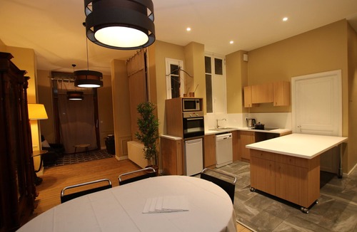 Reims City Centre Apartment | Terrace -3 bedrooms - 100 m2- city center - with secure parking possibility