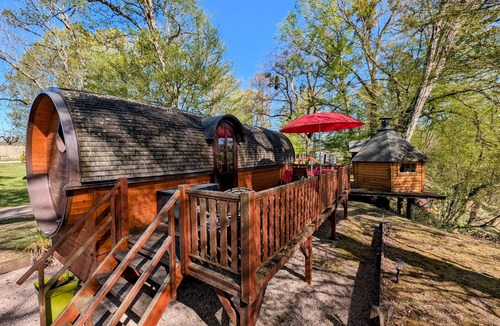 Mantoche Cottage | The Barrel: Unique stay for two by the Saône River