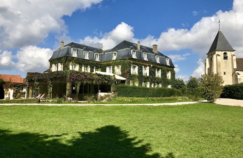 Sancy Bed & Breakfast | The château de sancy residence