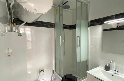 Champs-Elysees Apartment | The Eiffel Tower room