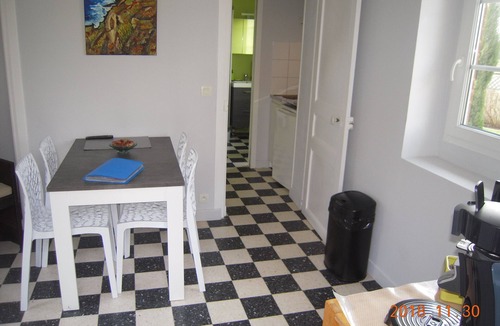 Lumigny-Nesles-Ormeaux House | THE GARDE POST 1 cottage apartment