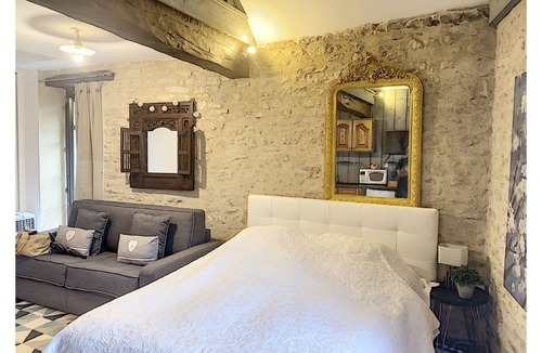 Vezelay Apartment | The Good Studio - Charming apartment 200 m from Vezelay basilica