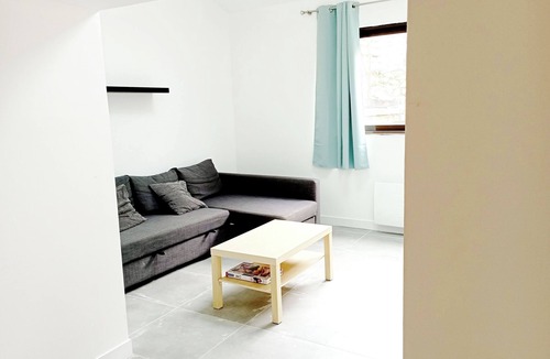 Thorigny-sur-Marne House | The hidden cottage