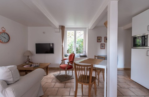 Honfleur Apartment | The Lieutenance, 45m2, terrace, WIFI, Honfleur center