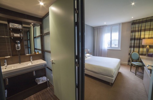 Noeux-les-Mines Hotel | The Originals Boutique, La Maison Rouge