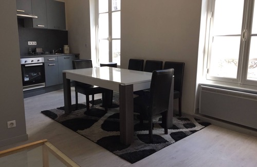 Meung-sur-Loire Apartment | the Stage of the Castles,