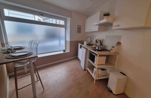 Gare Apartment | The White cosy, maxi studio in the city center, 1 km from the train station, tourism/business
