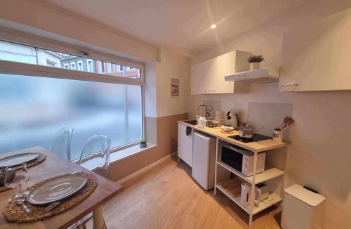 Gare Apartment | The White cosy, maxi studio in the city center, 1 km from the train station, tourism/business