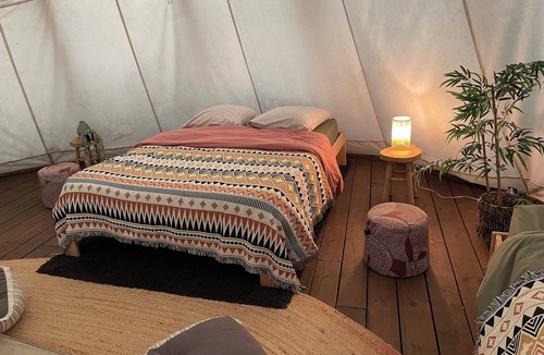 Ecurie Cabin | Tipi sleeps 8 - bathroom wc and private garden
