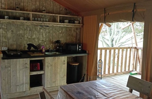 Oize House | Trapper Lodge with Private Jacuzzi and Educational Farm