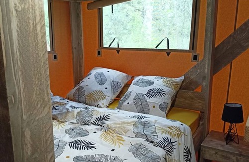 Oize House | Trapper Lodge with Private Jacuzzi and Educational Farm